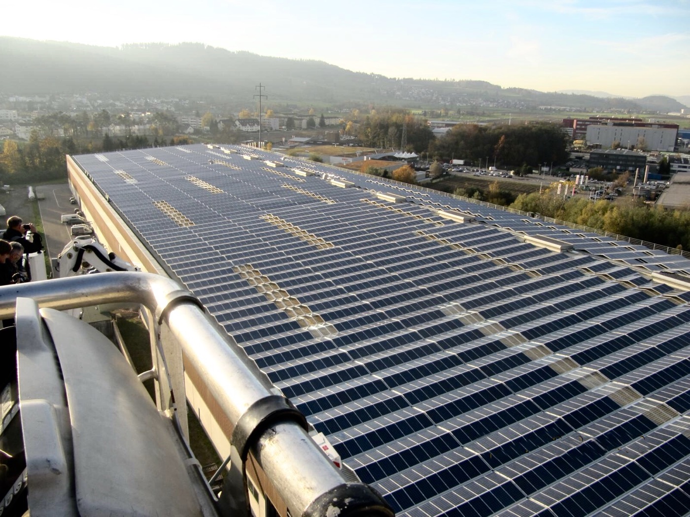 Toiture industrielle équipée de panneaux photovoltaïques en autoconsommation