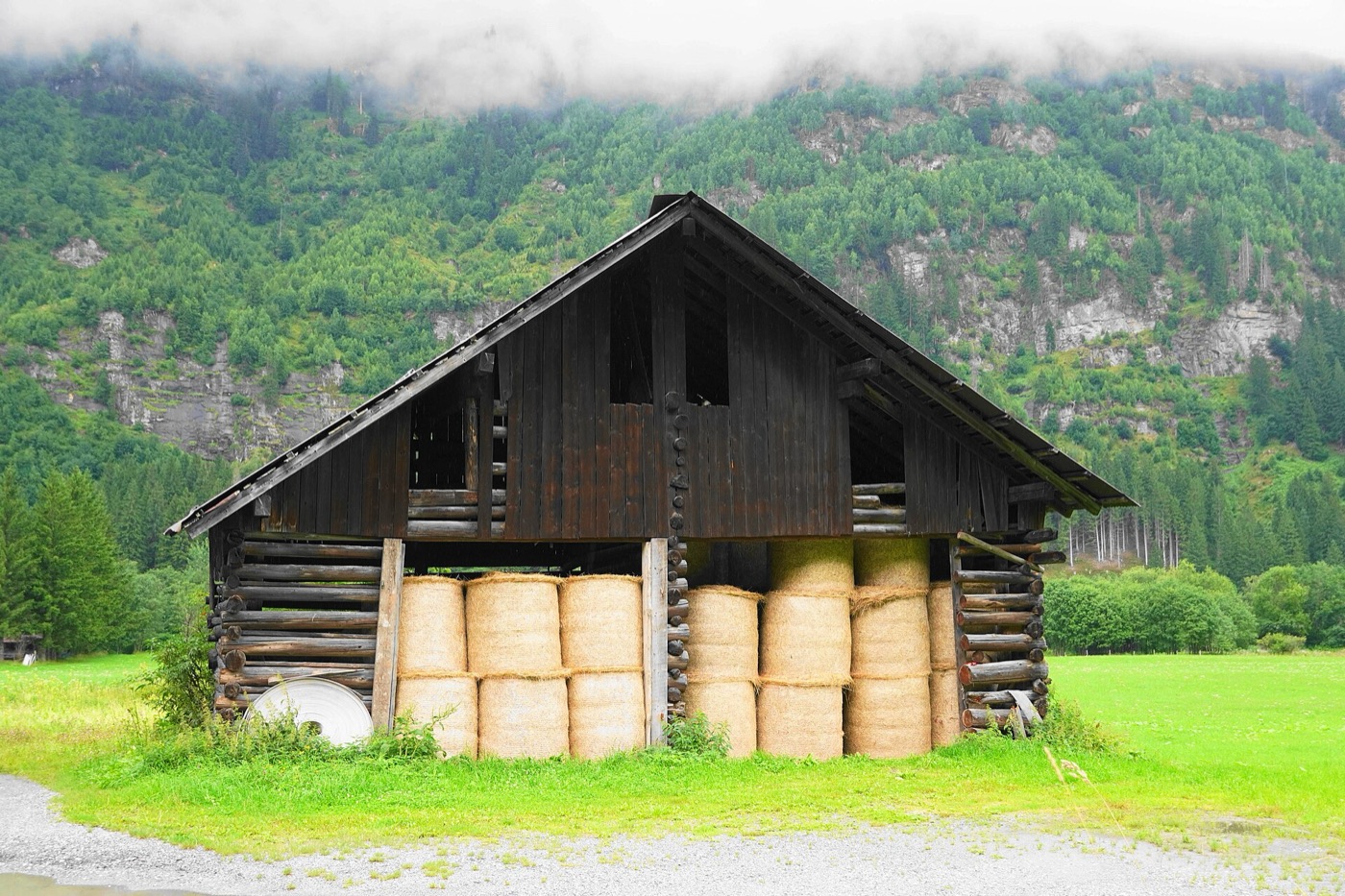 Chambre de séchage agricole alimentée par panneaux solaires hybrides